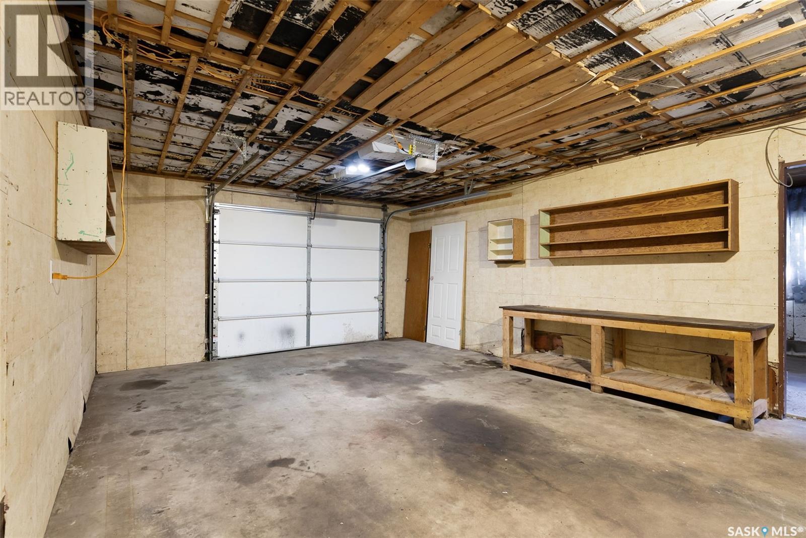 Single Family House Bi-level for Sale in  th AVENUE Regina 