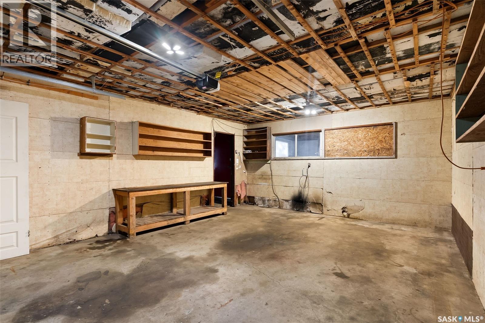 Single Family House Bi-level for Sale in  th AVENUE Regina 