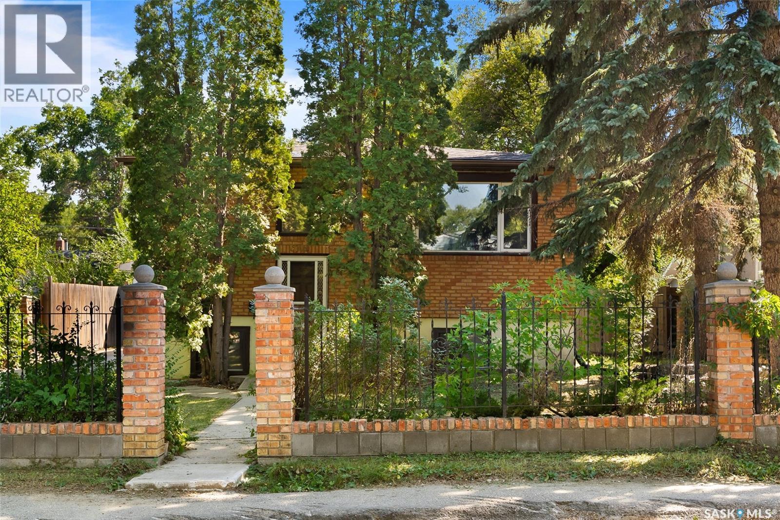Single Family House Bi-level for Sale in  th AVENUE Regina 