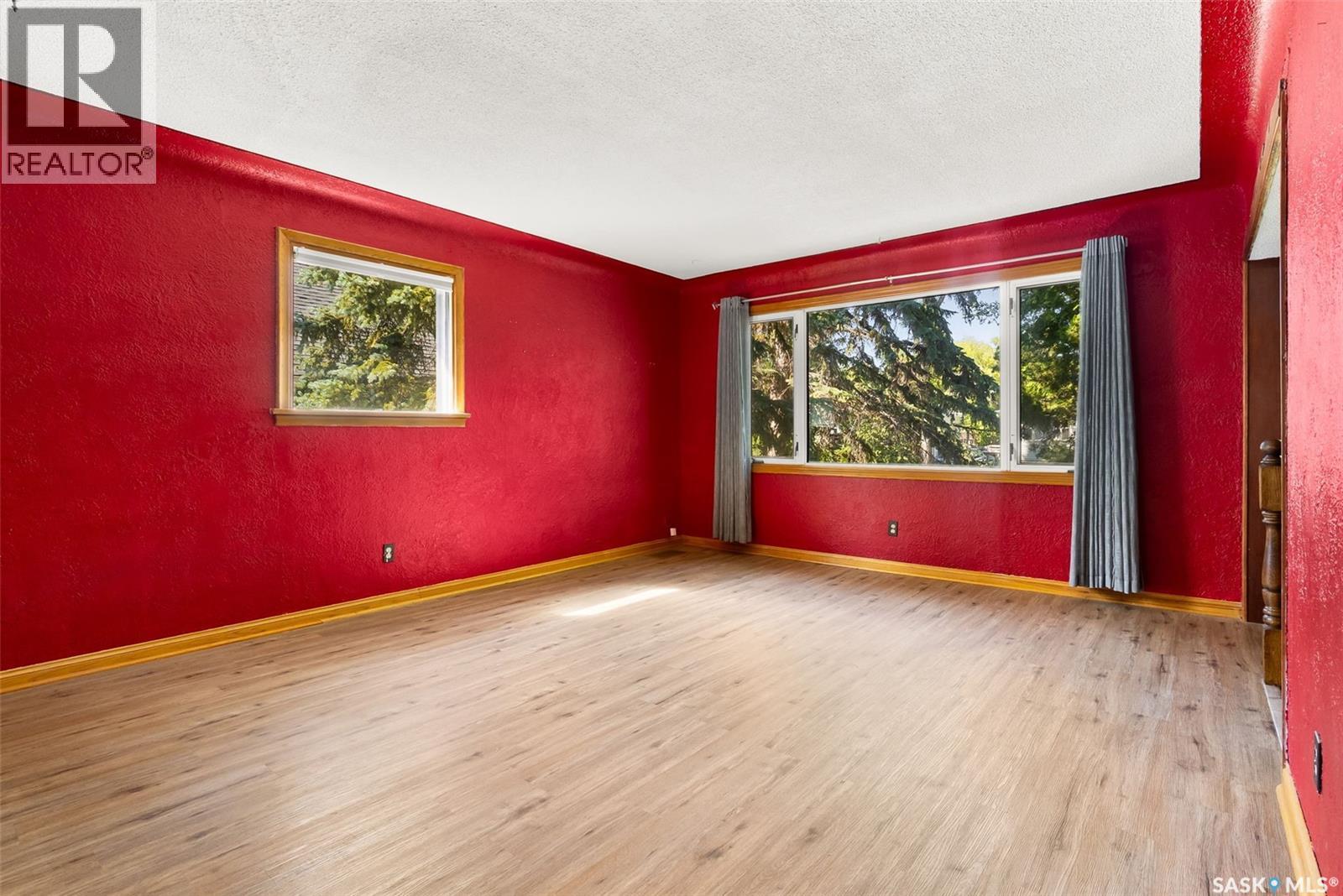 Single Family House Bi-level for Sale in  th AVENUE Regina 