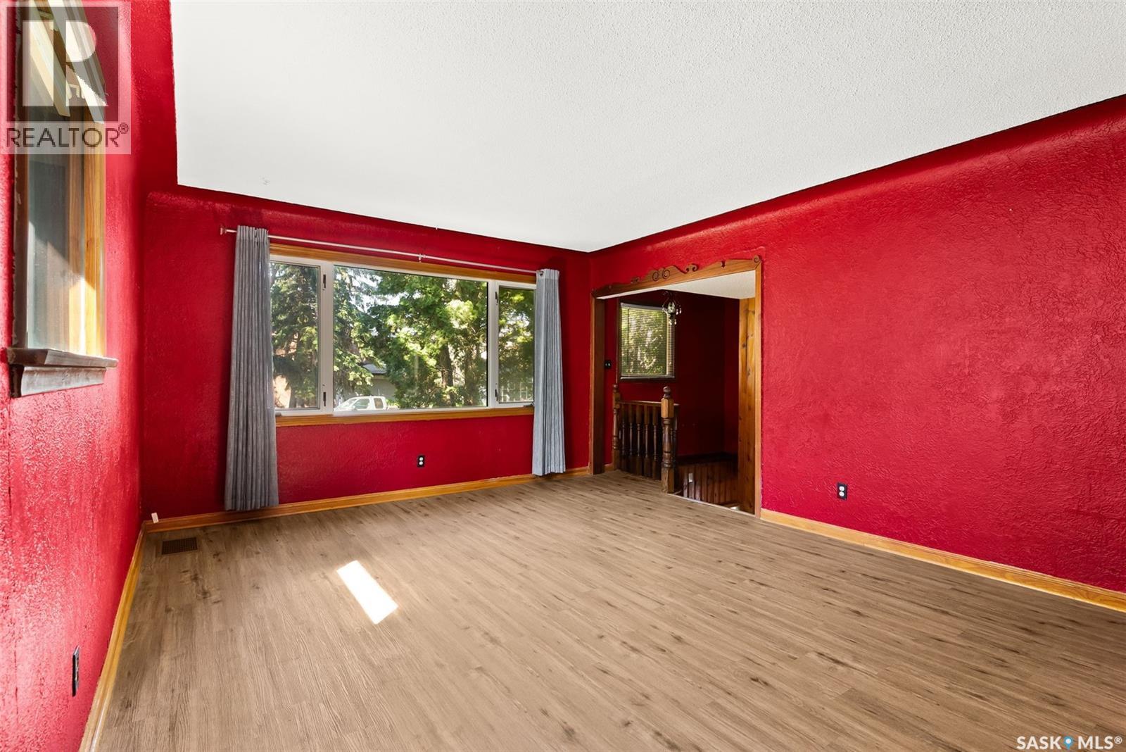 Single Family House Bi-level for Sale in  th AVENUE Regina 