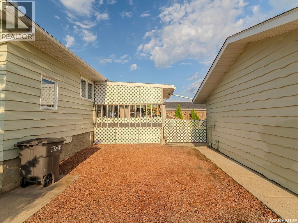 Photo 3 of 215 7th Street S, Wakaw SK