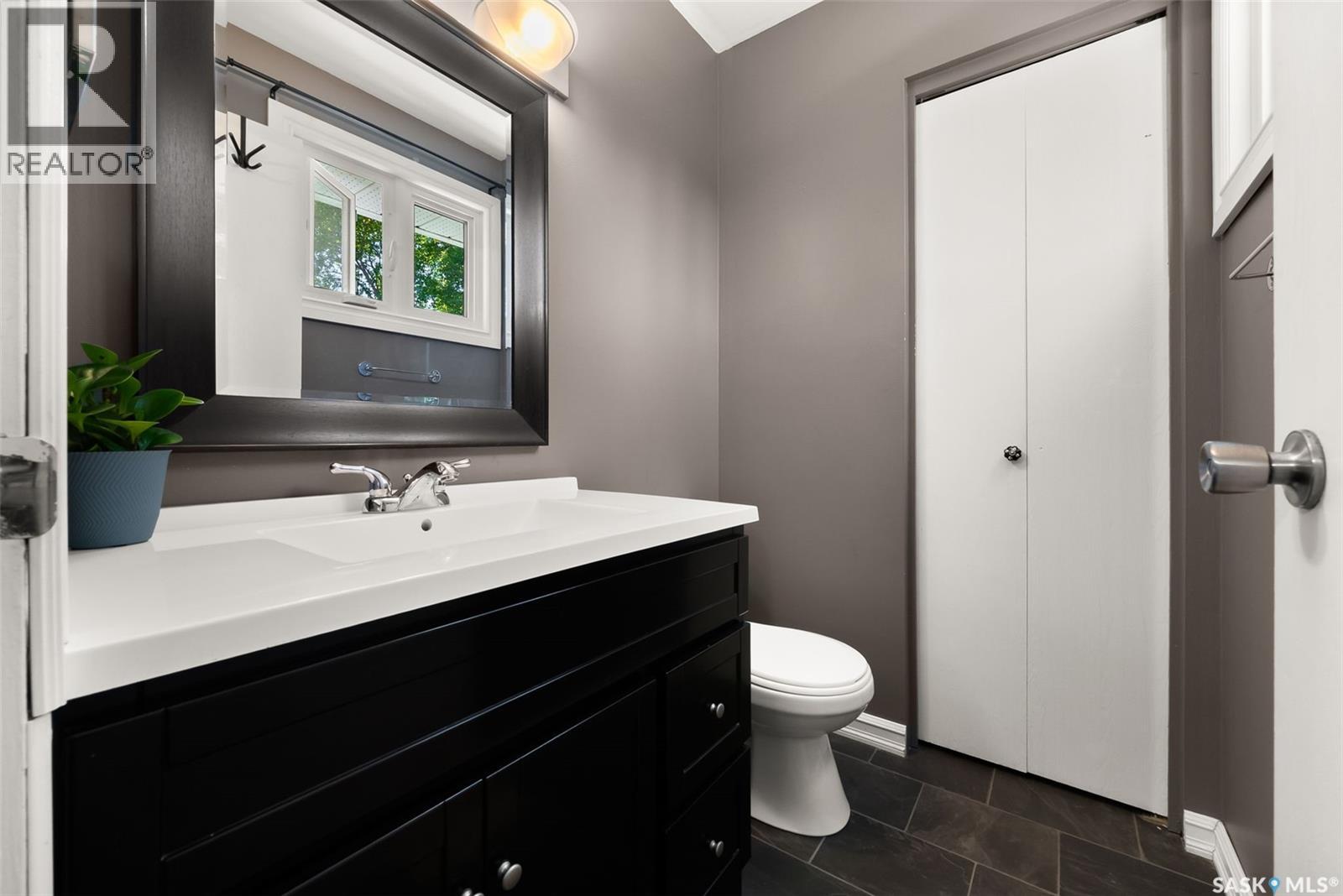 Photo 4 of 114 Mackenzie Crescent, Regina SK
