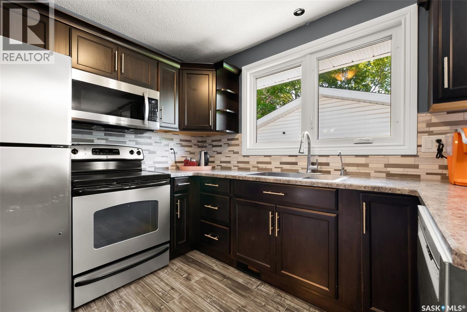 Photo 9 of 114 Mackenzie Crescent, Regina SK