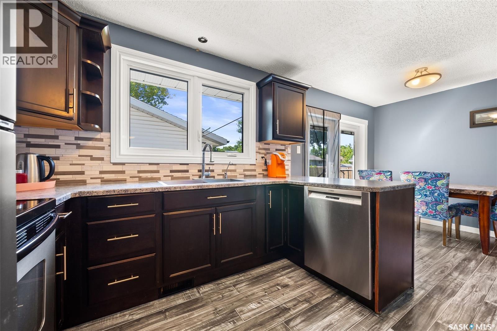 Photo 13 of 114 Mackenzie Crescent, Regina SK
