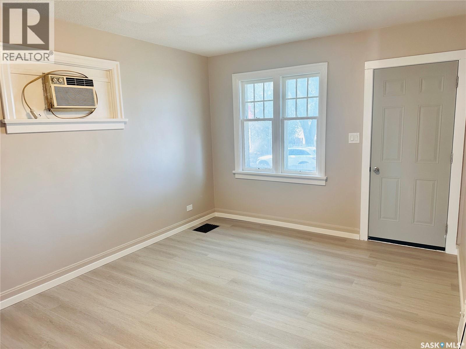 Photo 6 of 1705 Quebec Street, Regina SK
