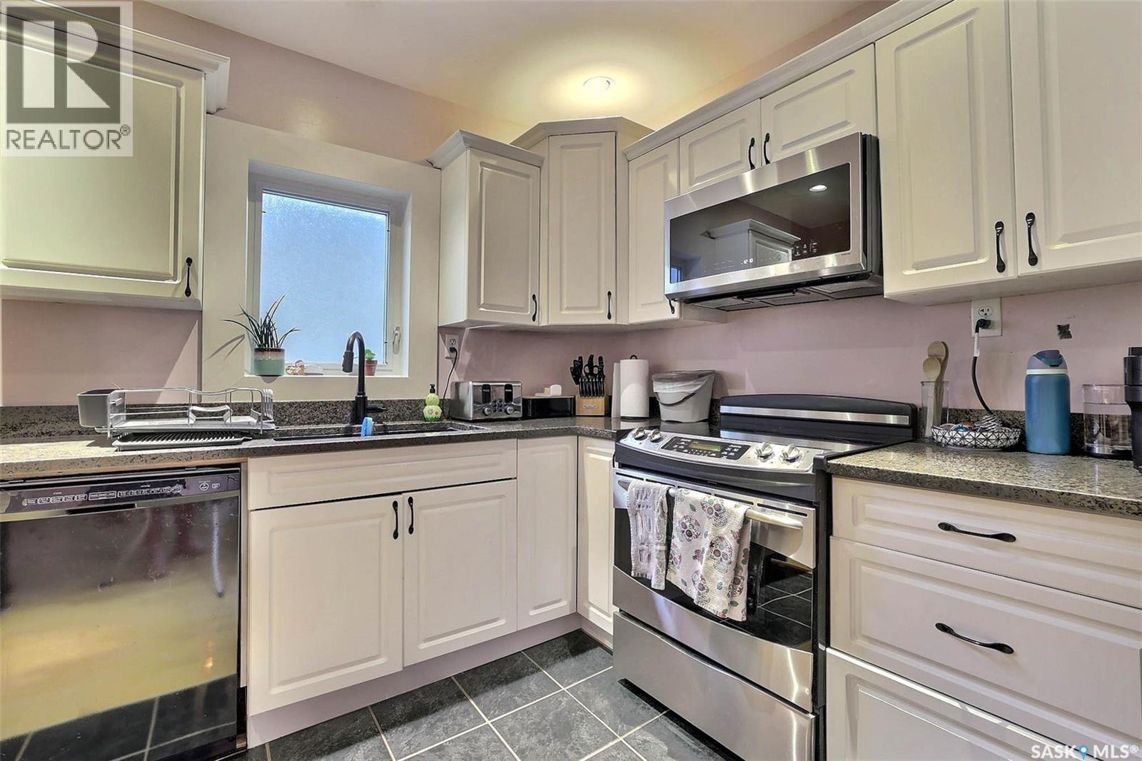 Photo 7 of 3408 Victoria Avenue, Regina SK