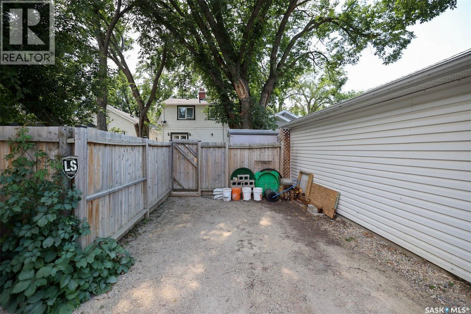 Photo 6 of 3408 Victoria Avenue, Regina SK
