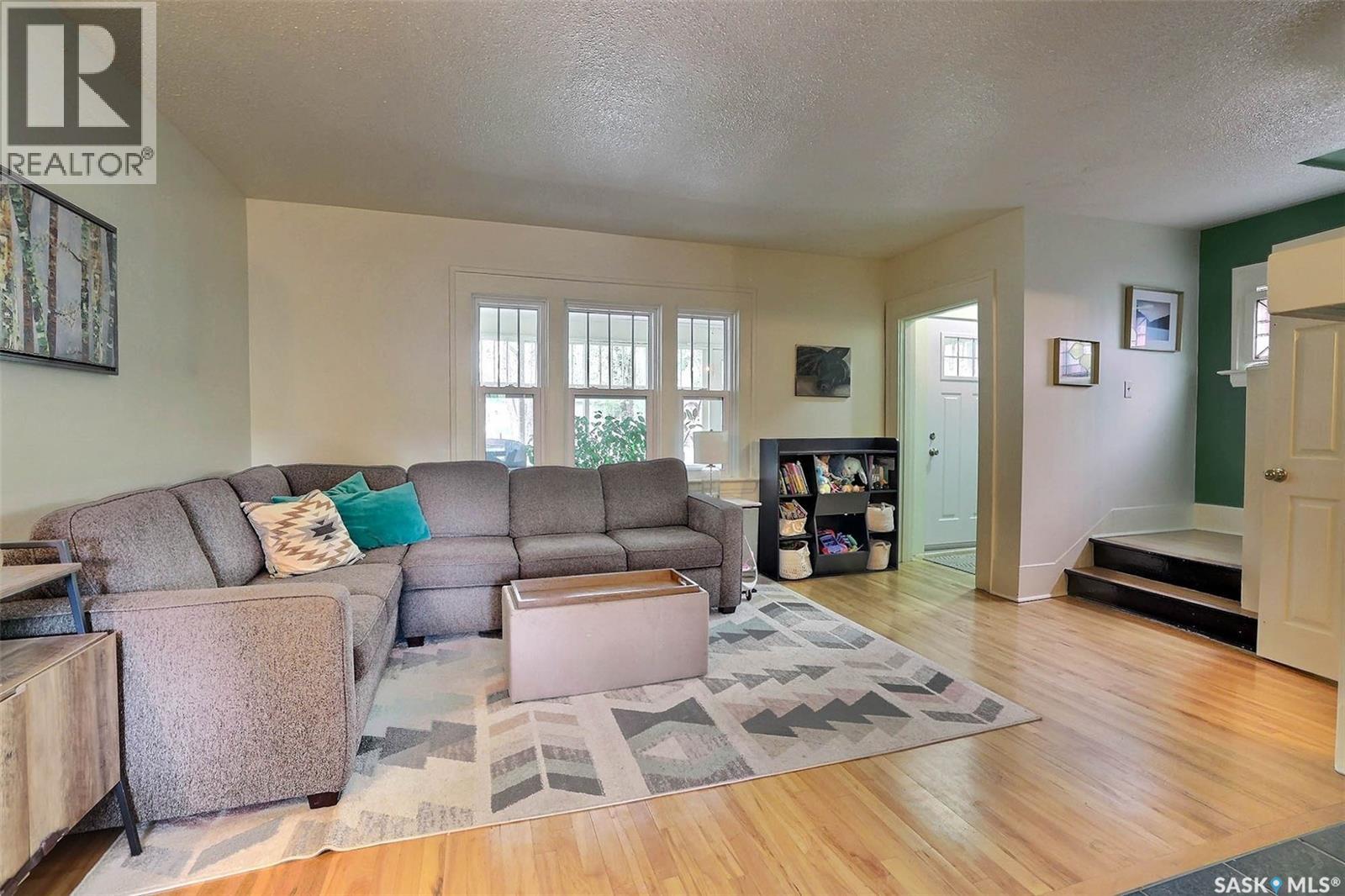 Photo 5 of 3408 Victoria Avenue, Regina SK