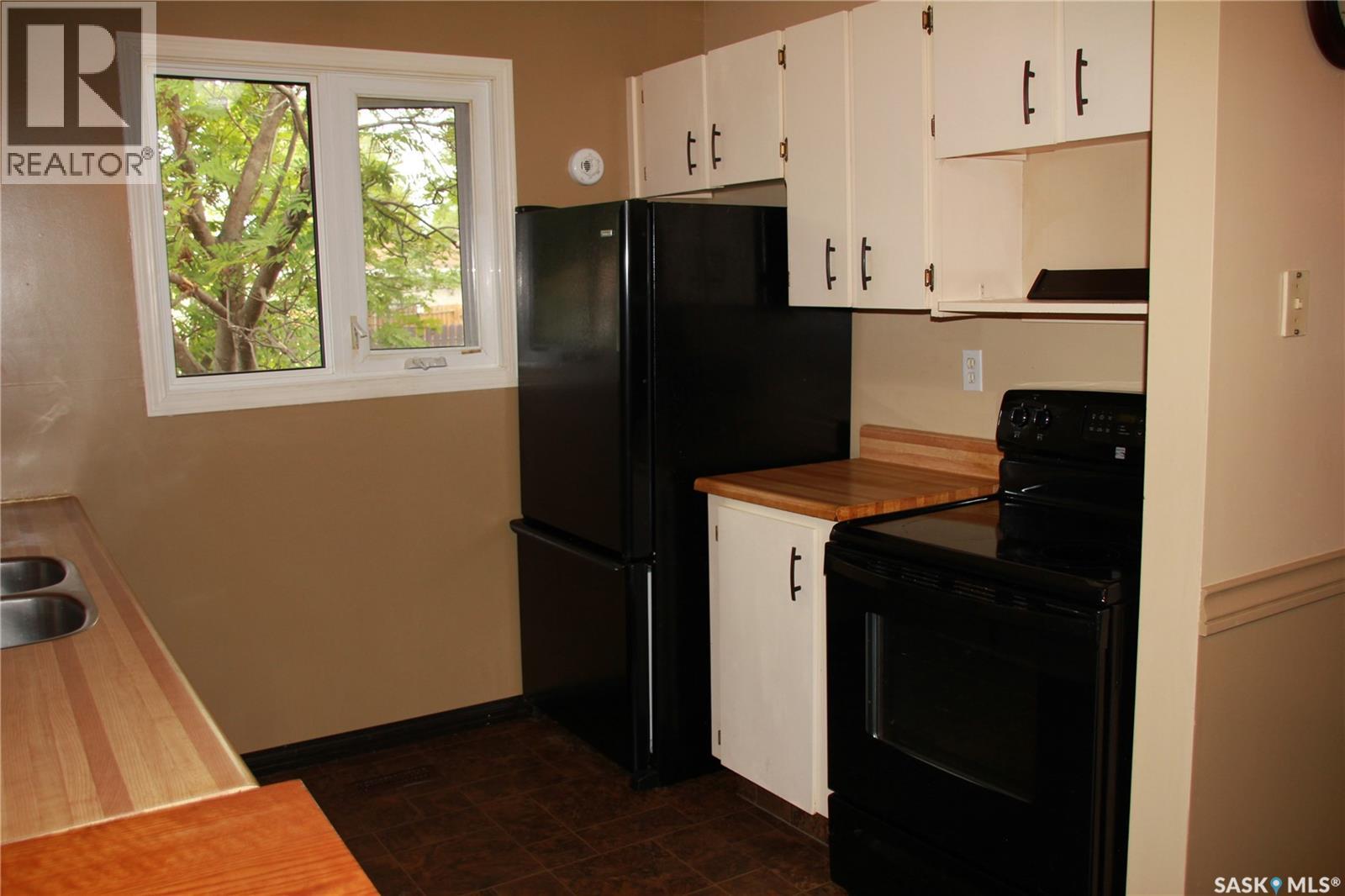 Photo 25 of 915 Rowell Crescent N, Regina SK