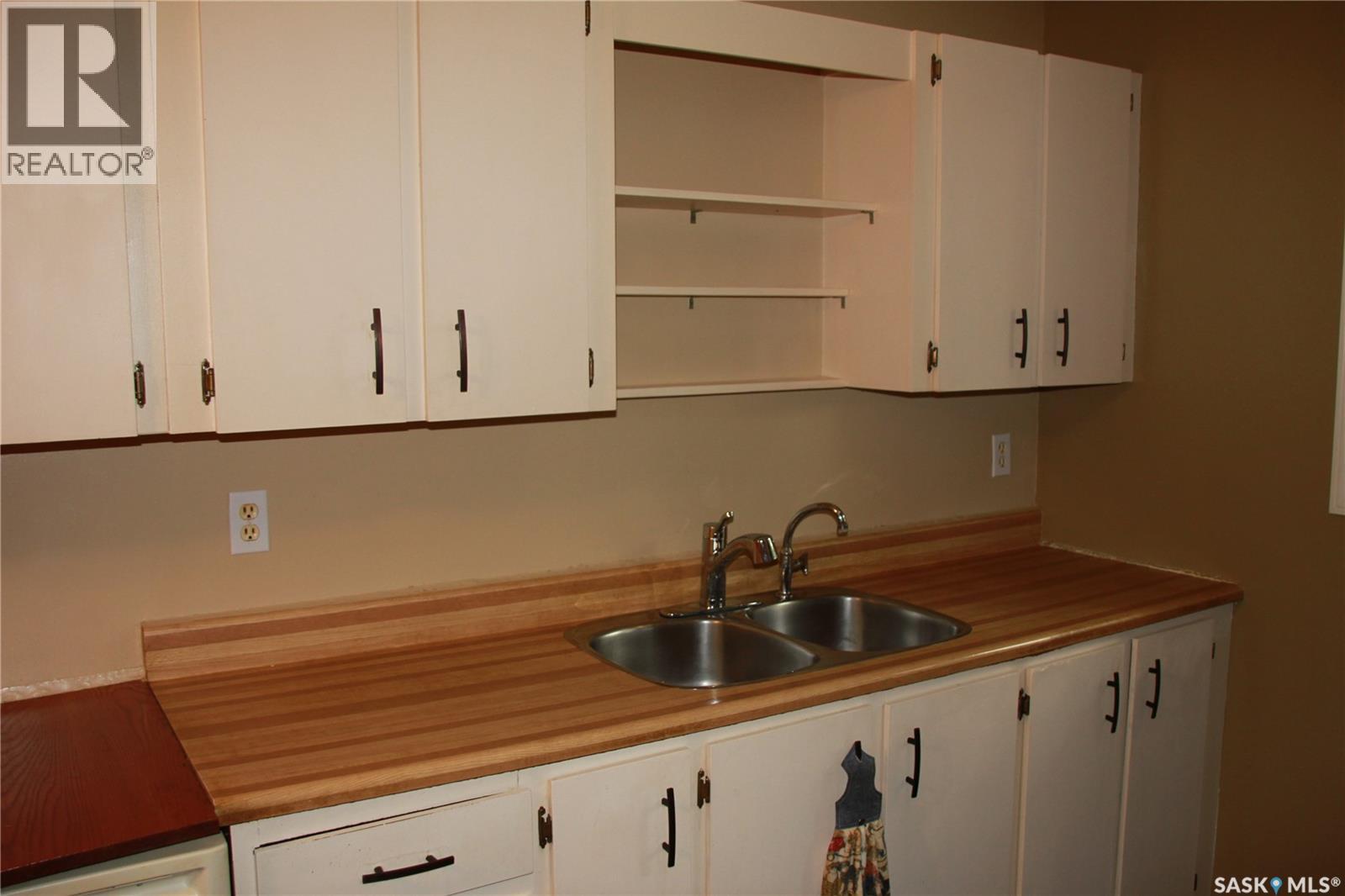 Photo 31 of 915 Rowell Crescent N, Regina SK
