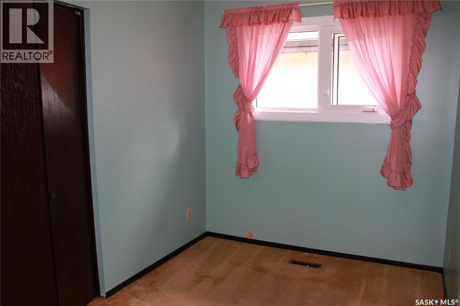 Photo 23 of 915 Rowell Crescent N, Regina SK