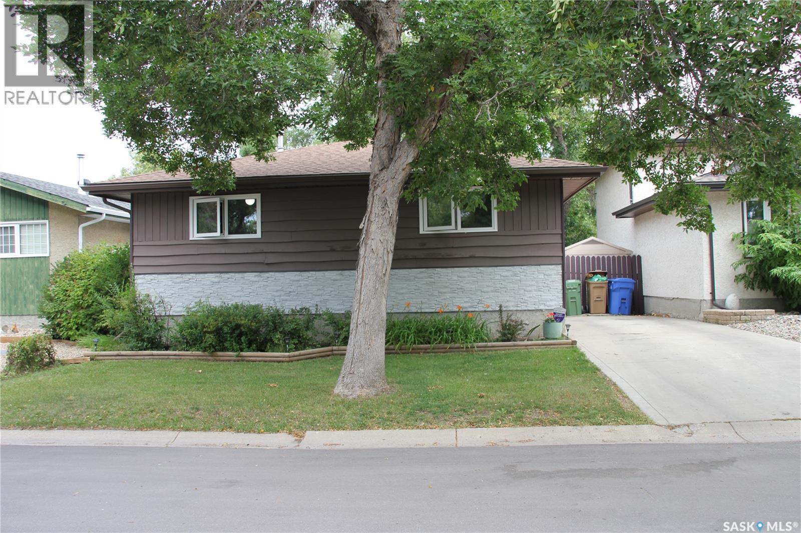 Photo 35 of 915 Rowell Crescent N, Regina SK