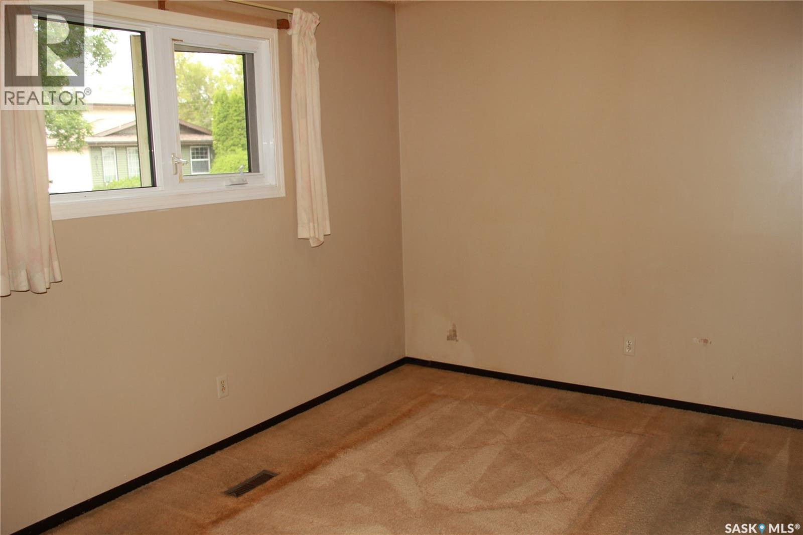 Photo 20 of 915 Rowell Crescent N, Regina SK