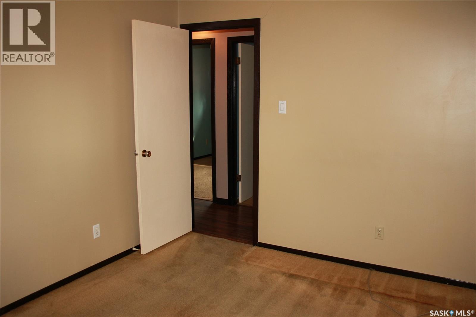 Photo 9 of 915 Rowell Crescent N, Regina SK