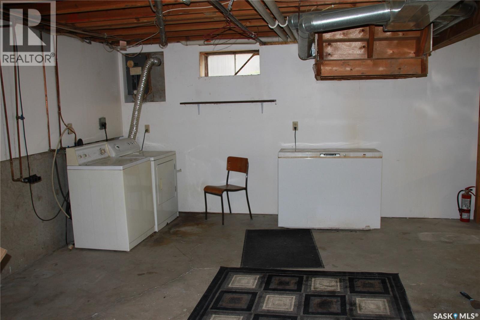 Photo 12 of 915 Rowell Crescent N, Regina SK