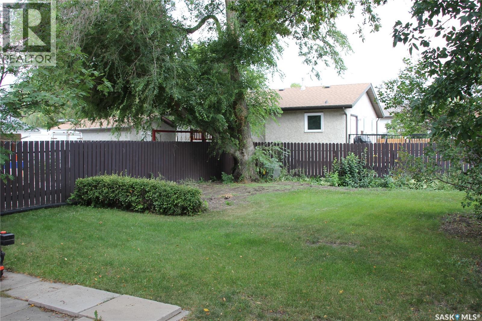 Photo 26 of 915 Rowell Crescent N, Regina SK
