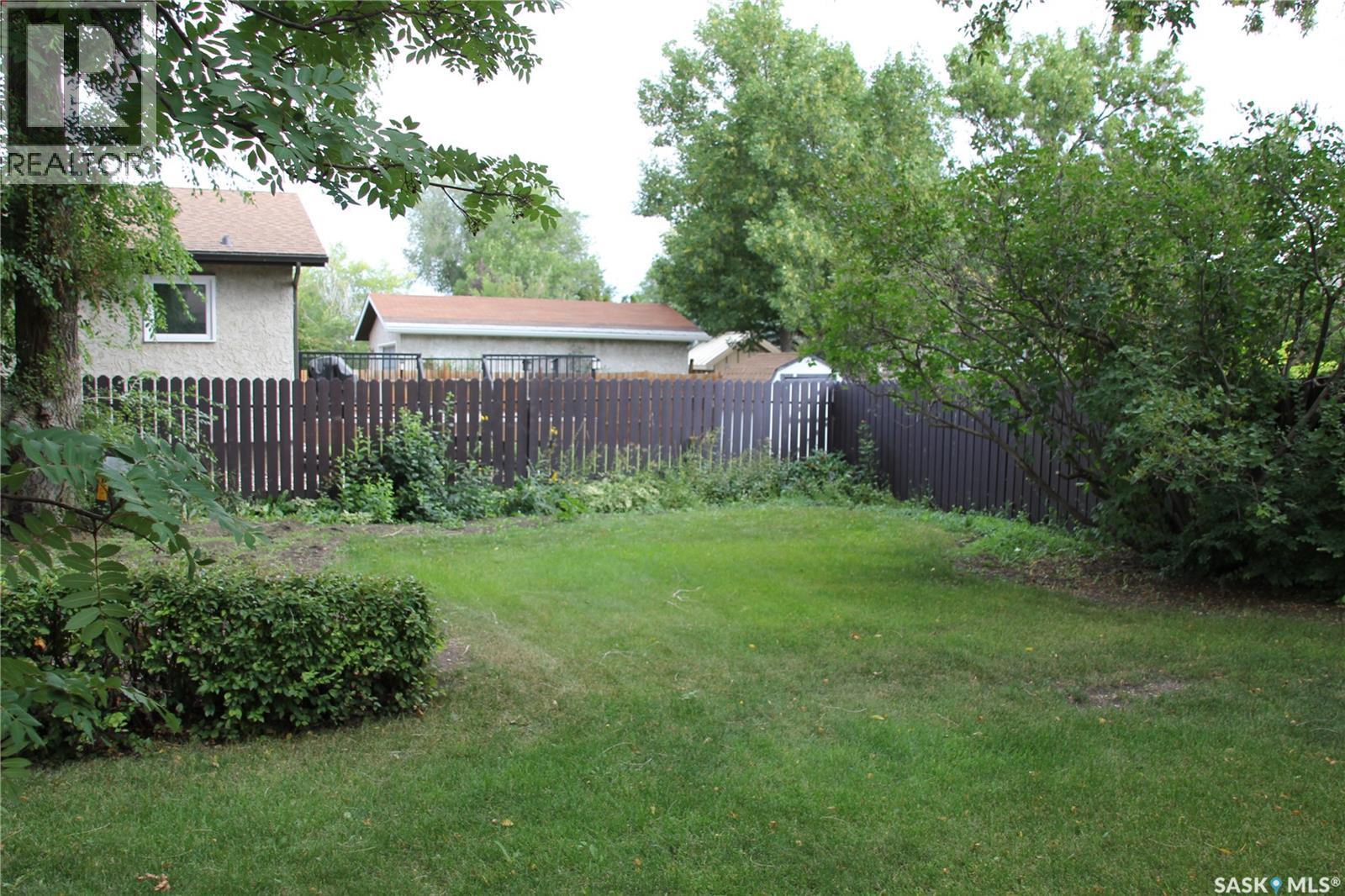 Photo 16 of 915 Rowell Crescent N, Regina SK
