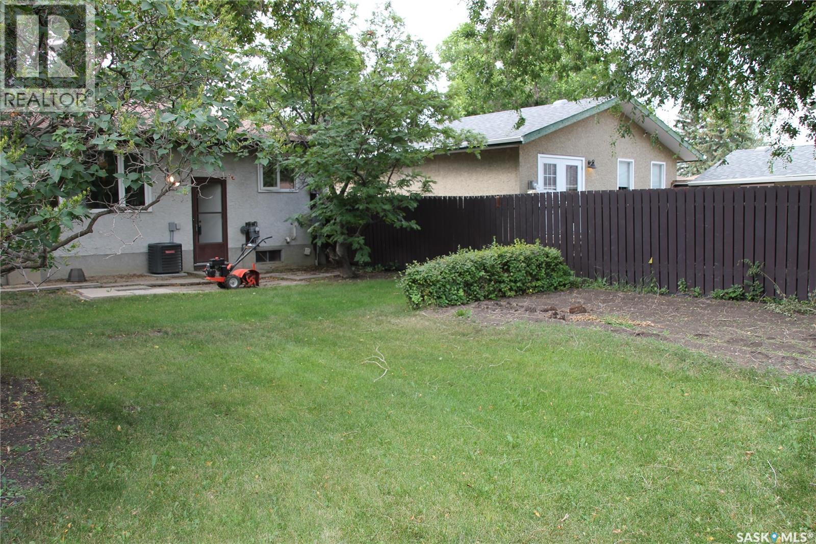 Photo 30 of 915 Rowell Crescent N, Regina SK