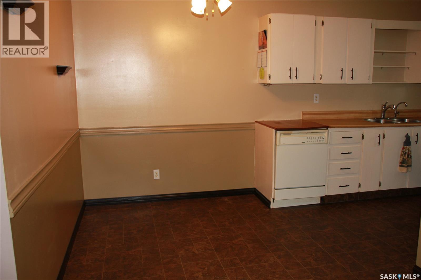 Photo 27 of 915 Rowell Crescent N, Regina SK