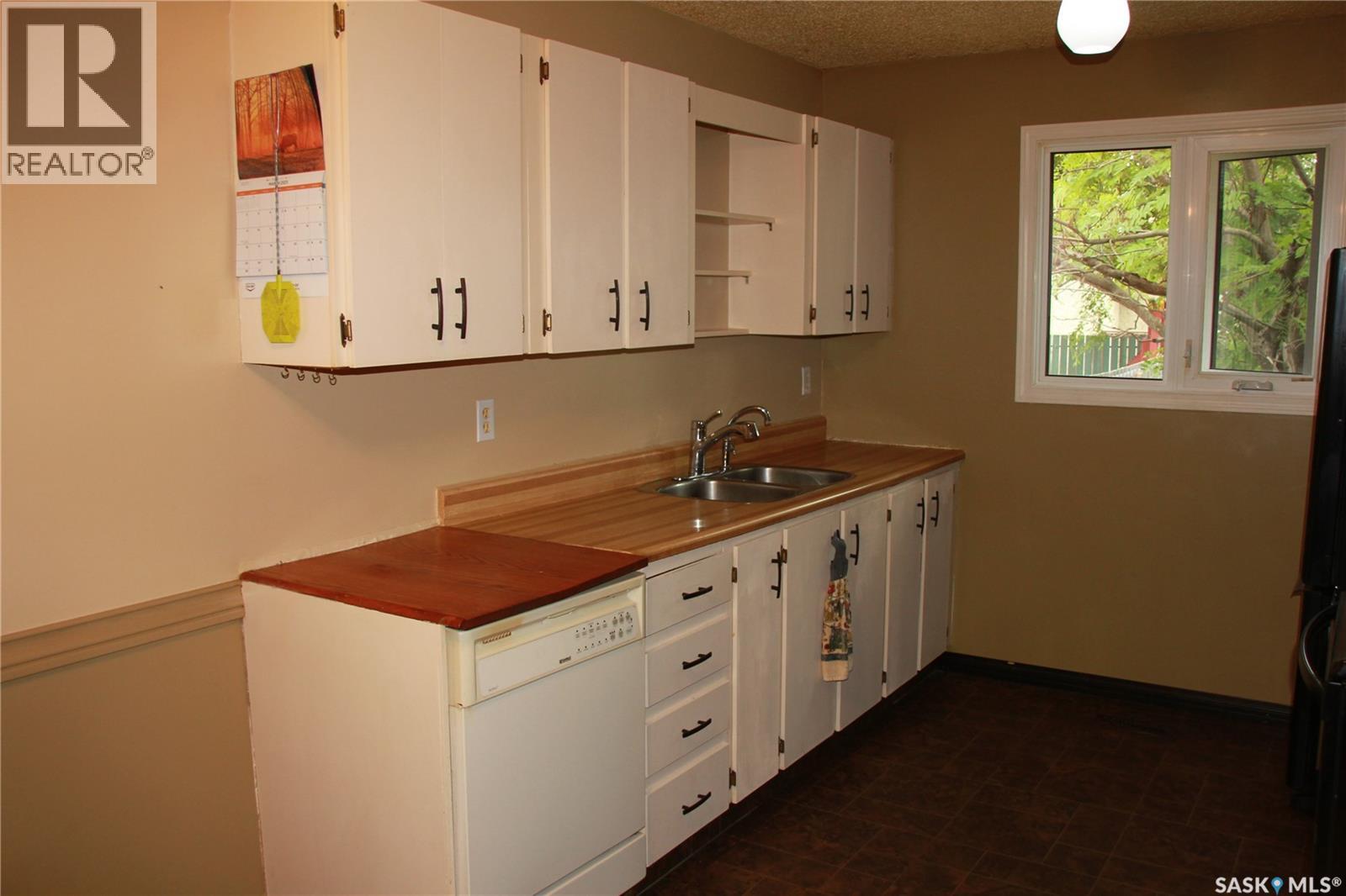 Photo 15 of 915 Rowell Crescent N, Regina SK
