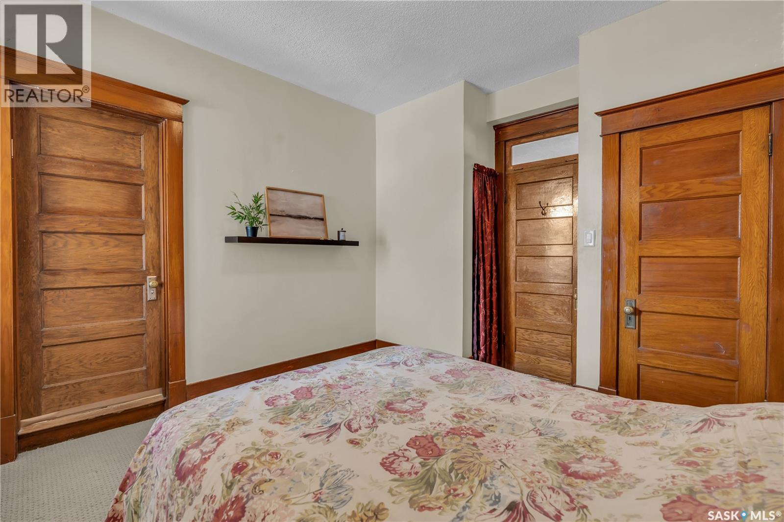 Photo 2 of 14 2201 14th Avenue, Regina SK