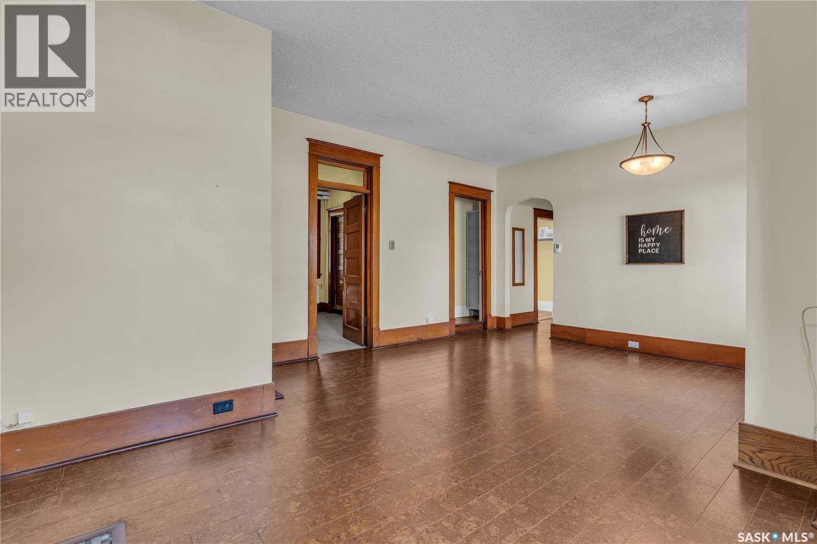 Photo 3 of 14 2201 14th Avenue, Regina SK