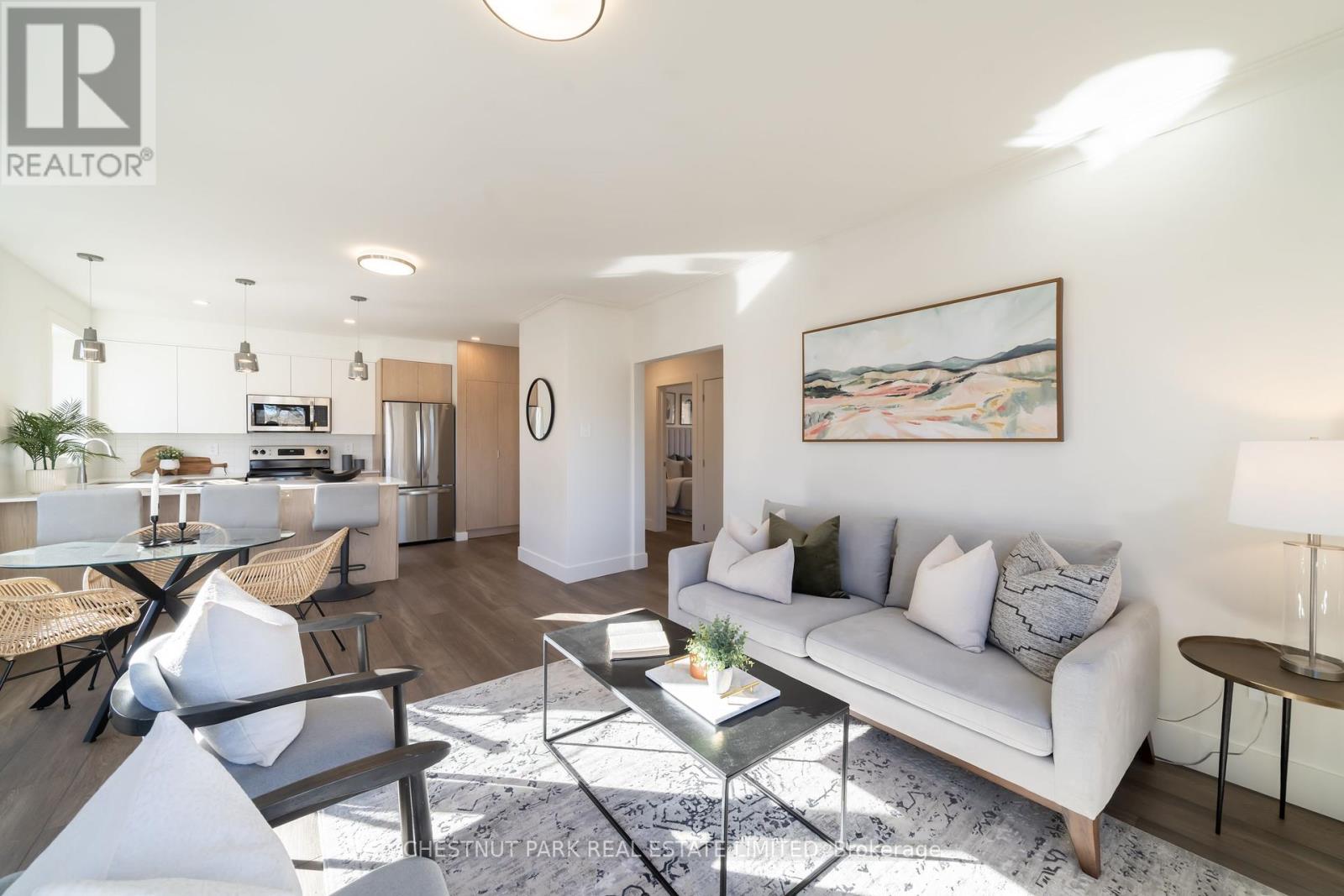 Photo 7 of 2 1492 Avenue Road, Toronto ON