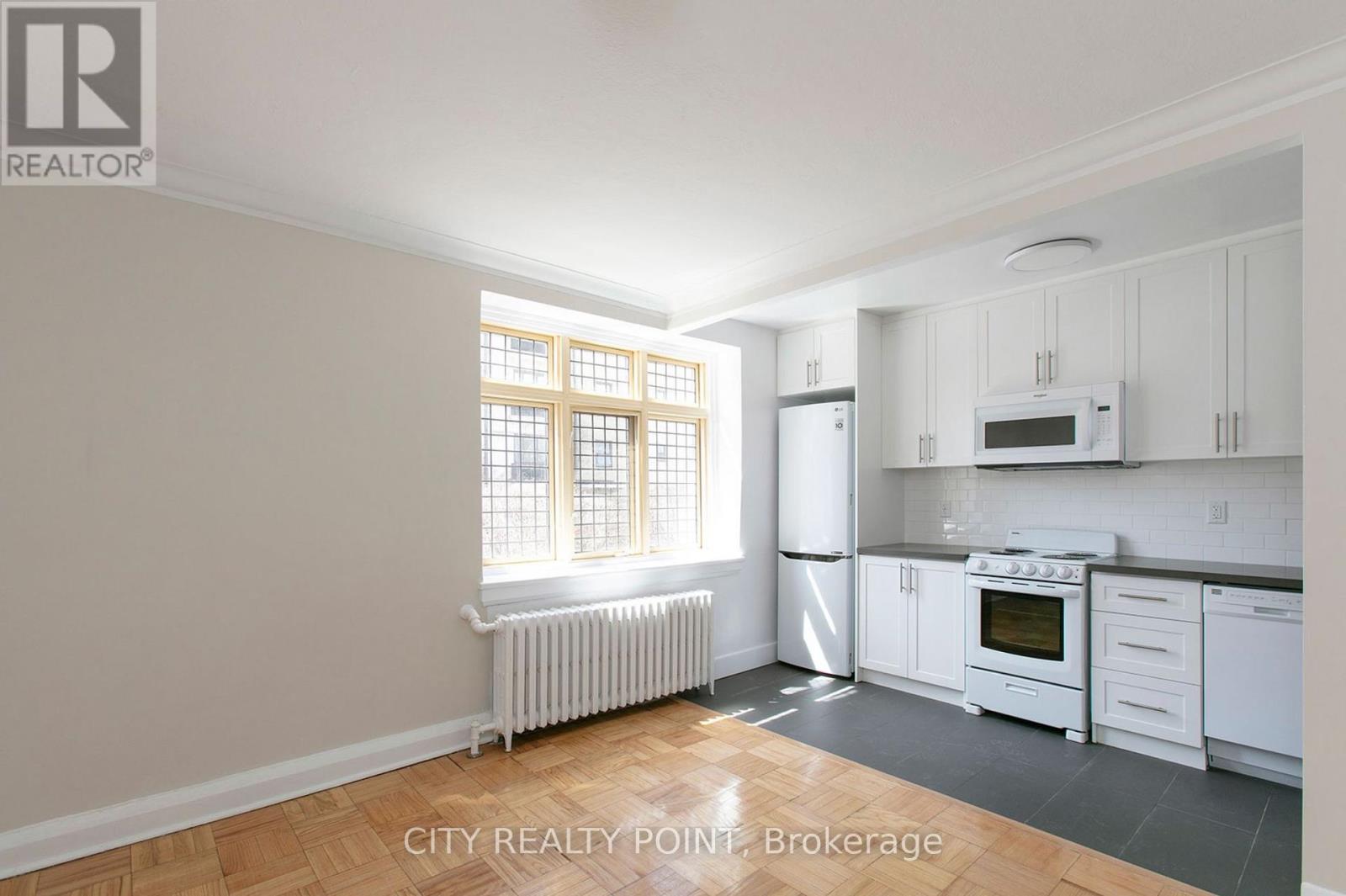 Photo 1 of 221 398 Avenue Road, Toronto ON