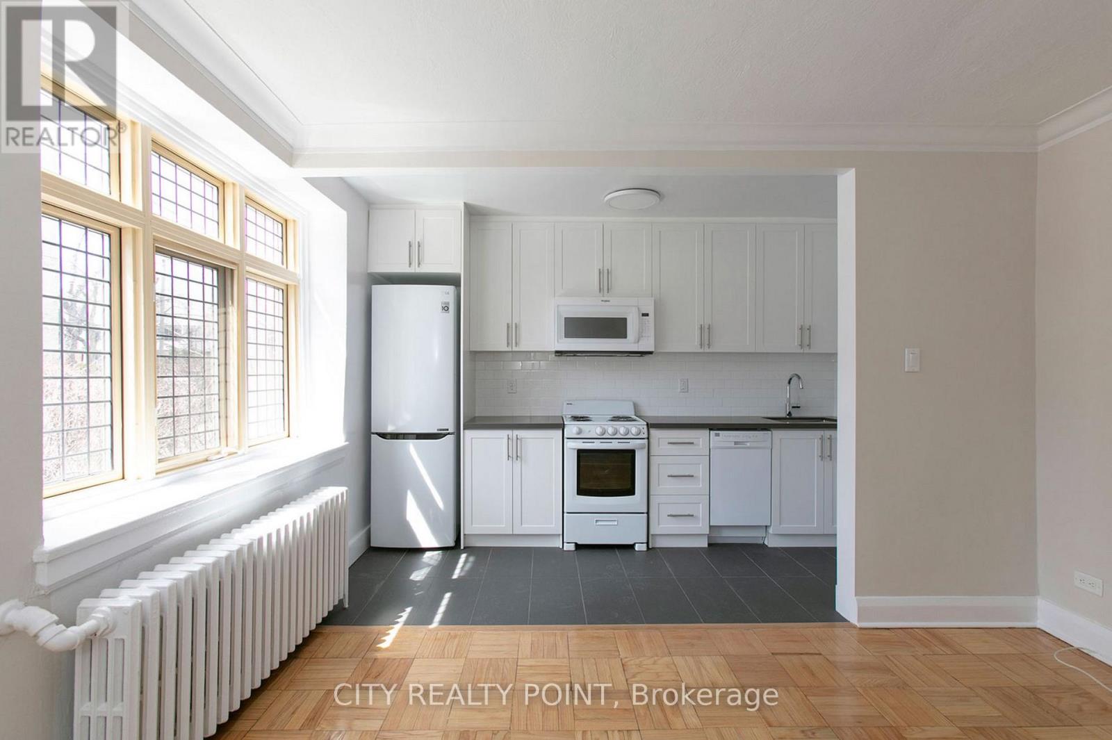 Photo 3 of 221 398 Avenue Road, Toronto ON