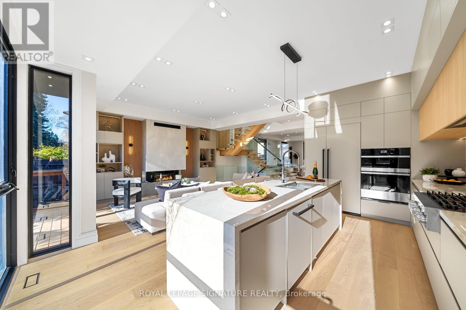 Photo 11 of 551 Broadway Avenue, Toronto ON