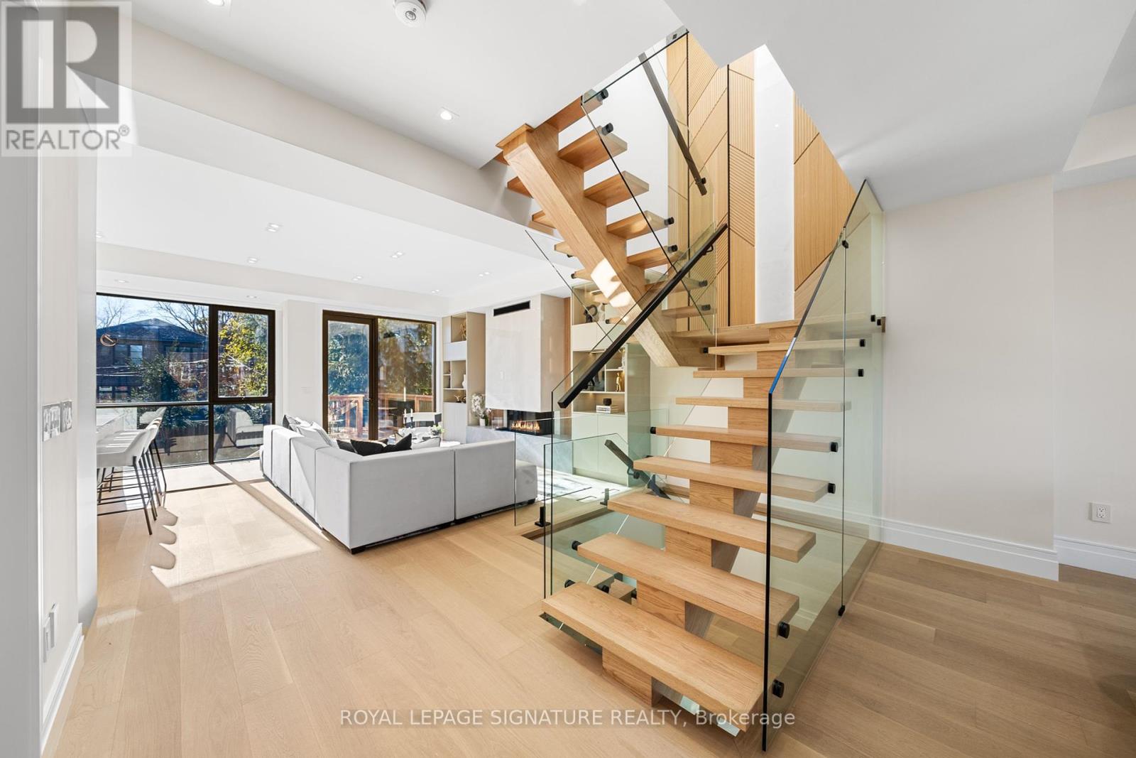 Photo 14 of 551 Broadway Avenue, Toronto ON