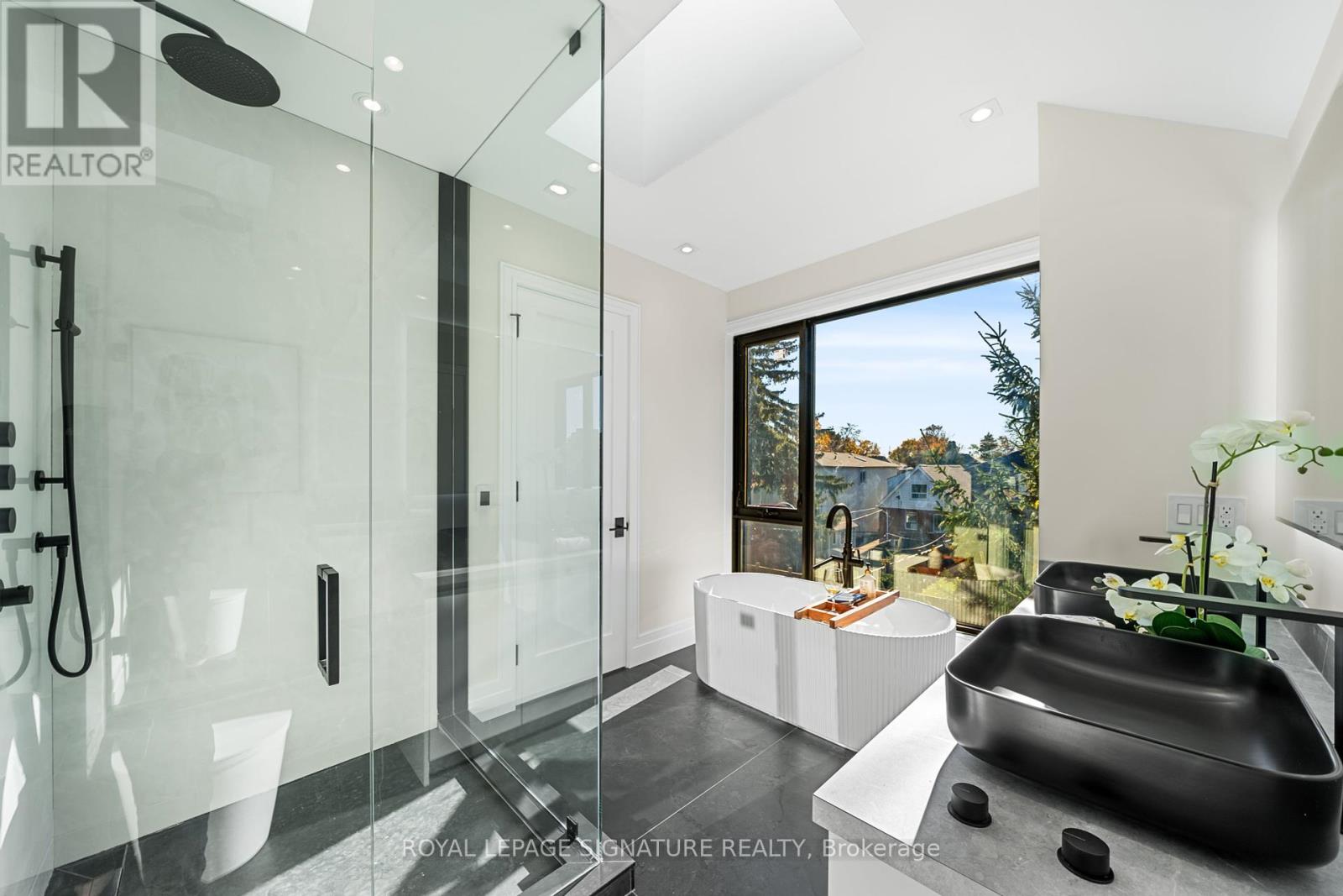 Photo 17 of 551 Broadway Avenue, Toronto ON
