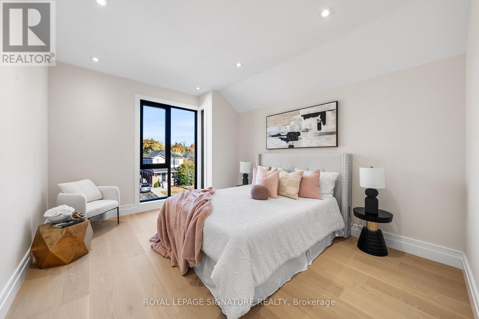Photo 22 of 551 Broadway Avenue, Toronto ON