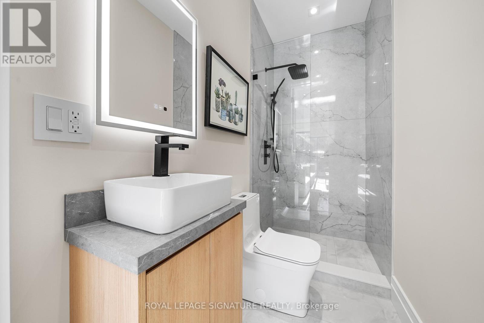 Photo 31 of 551 Broadway Avenue, Toronto ON