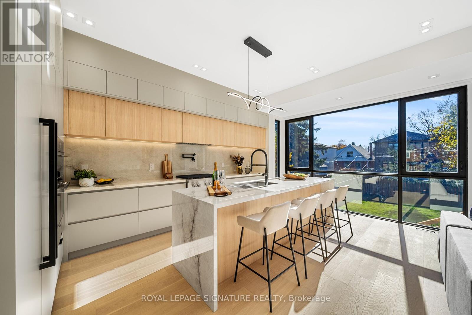 Photo 9 of 551 Broadway Avenue, Toronto ON