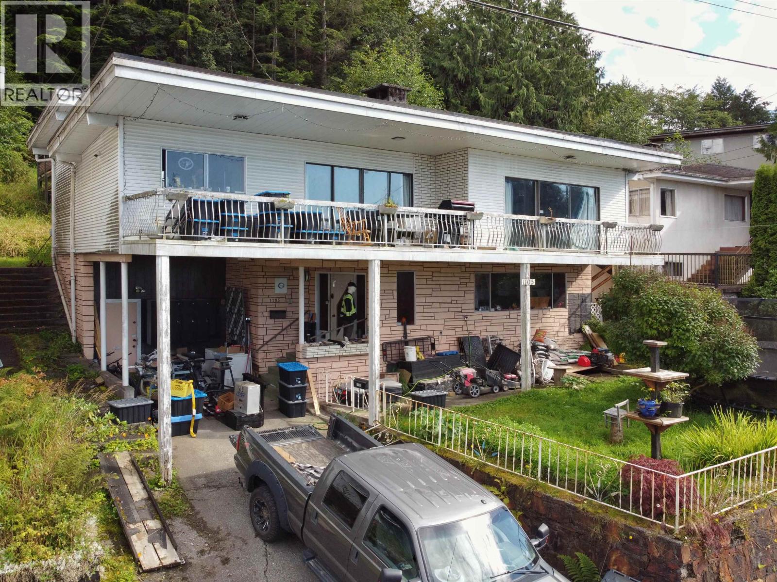 1105 BORDEN STREET