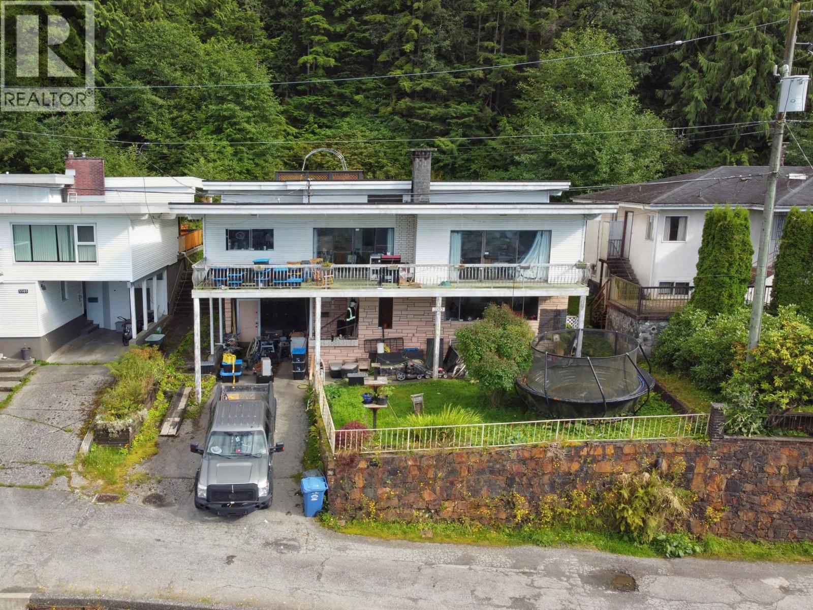 1105 BORDEN STREET