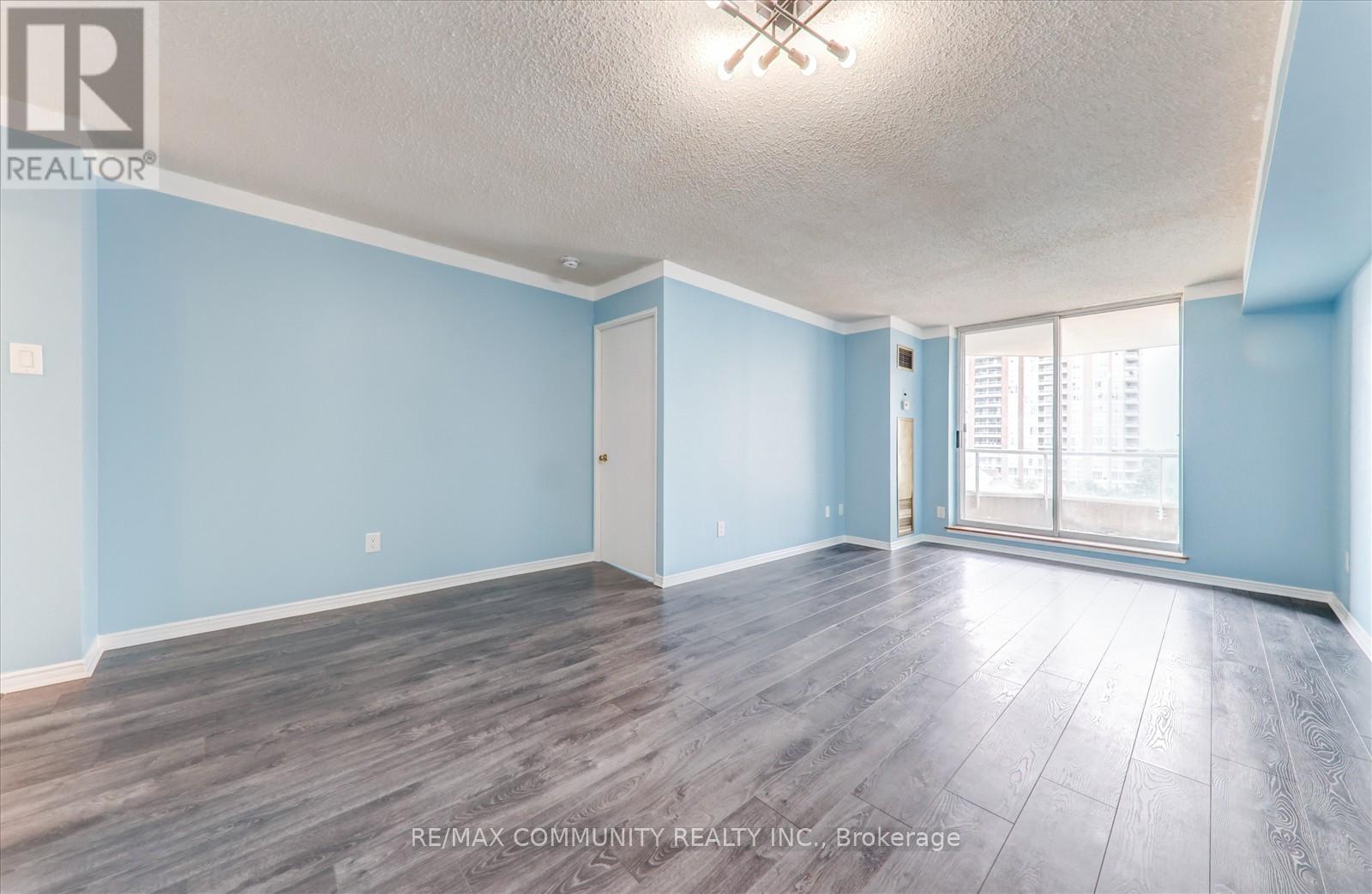 Photo 12 of 705 410 Mclevin Avenue, Toronto ON