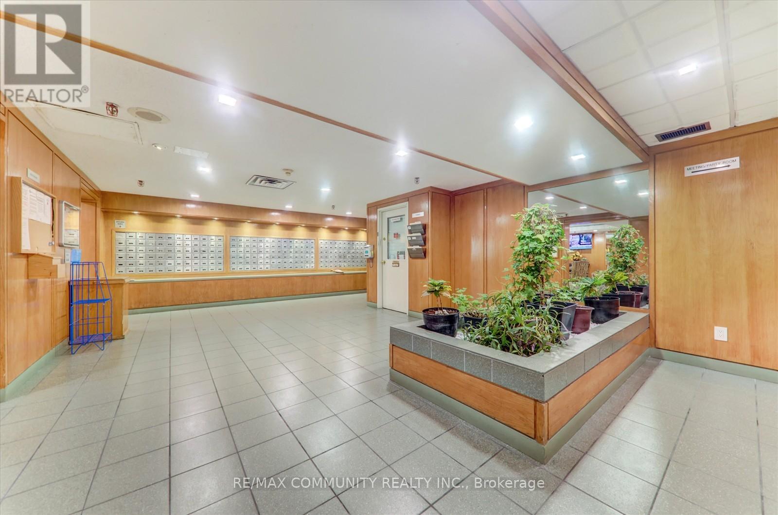 Photo 4 of 705 410 Mclevin Avenue, Toronto ON