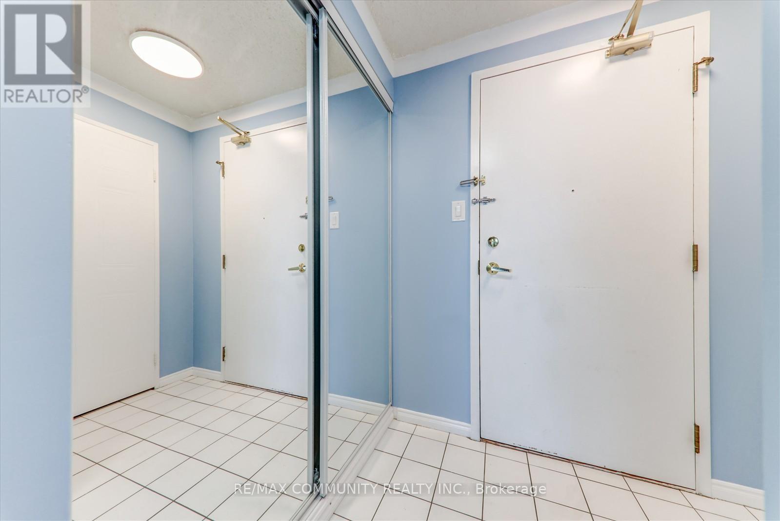 Photo 7 of 705 410 Mclevin Avenue, Toronto ON