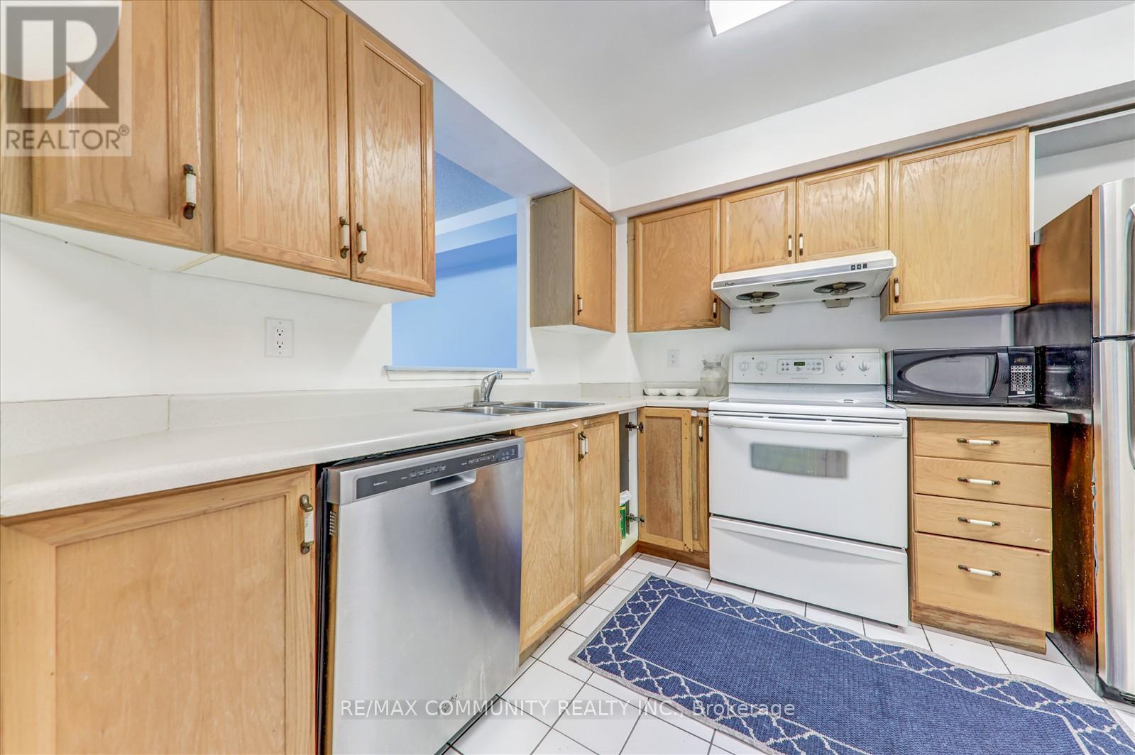 Photo 8 of 705 410 Mclevin Avenue, Toronto ON