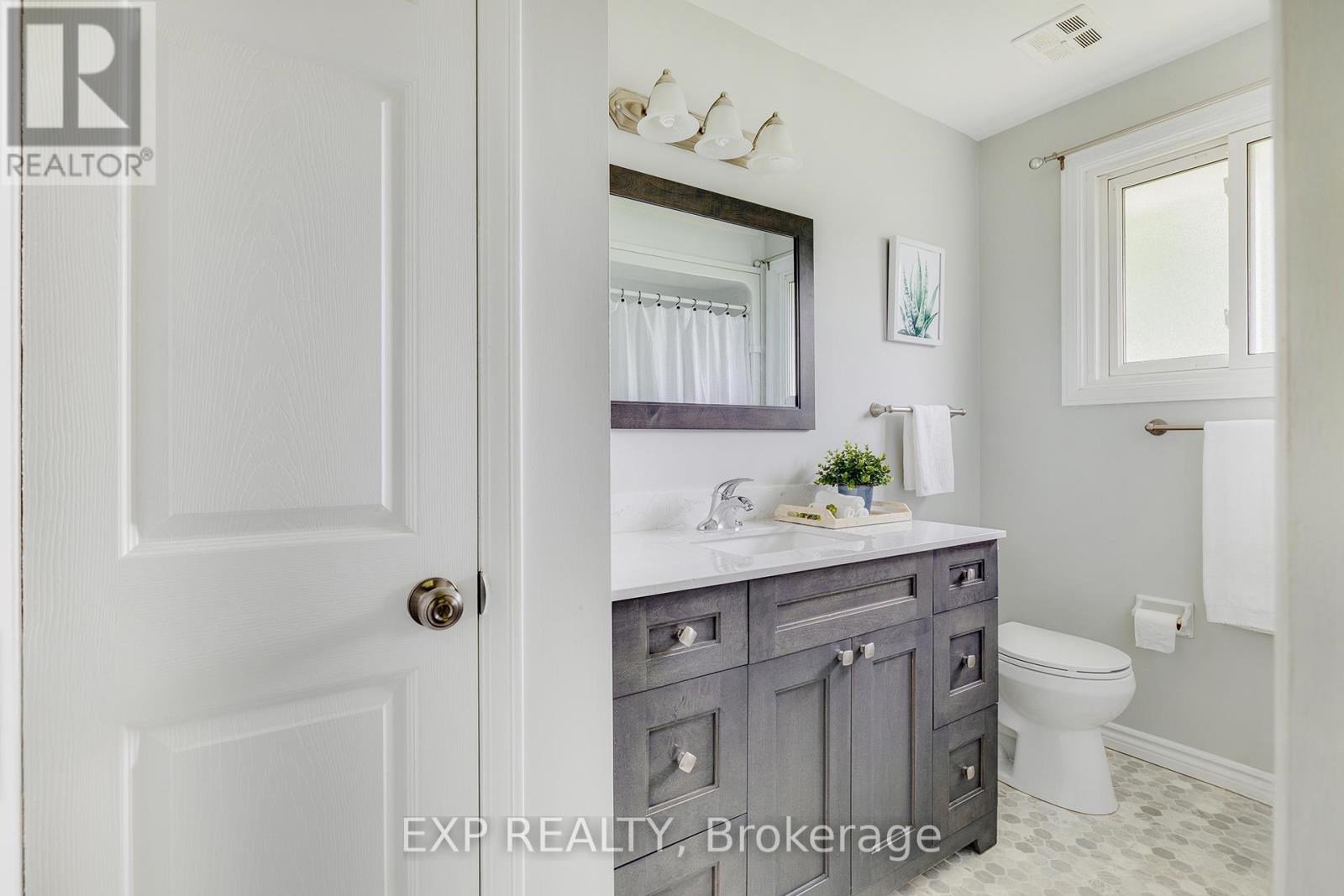 Photo 14 of 15 Laguna Crescent, St Catharines ON