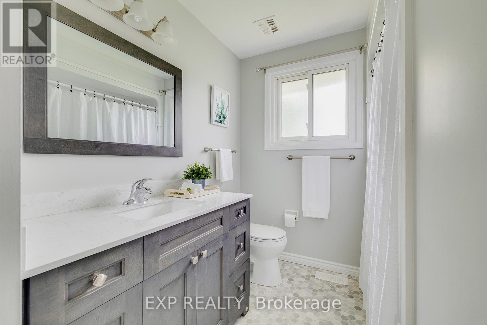 Photo 15 of 15 Laguna Crescent, St Catharines ON