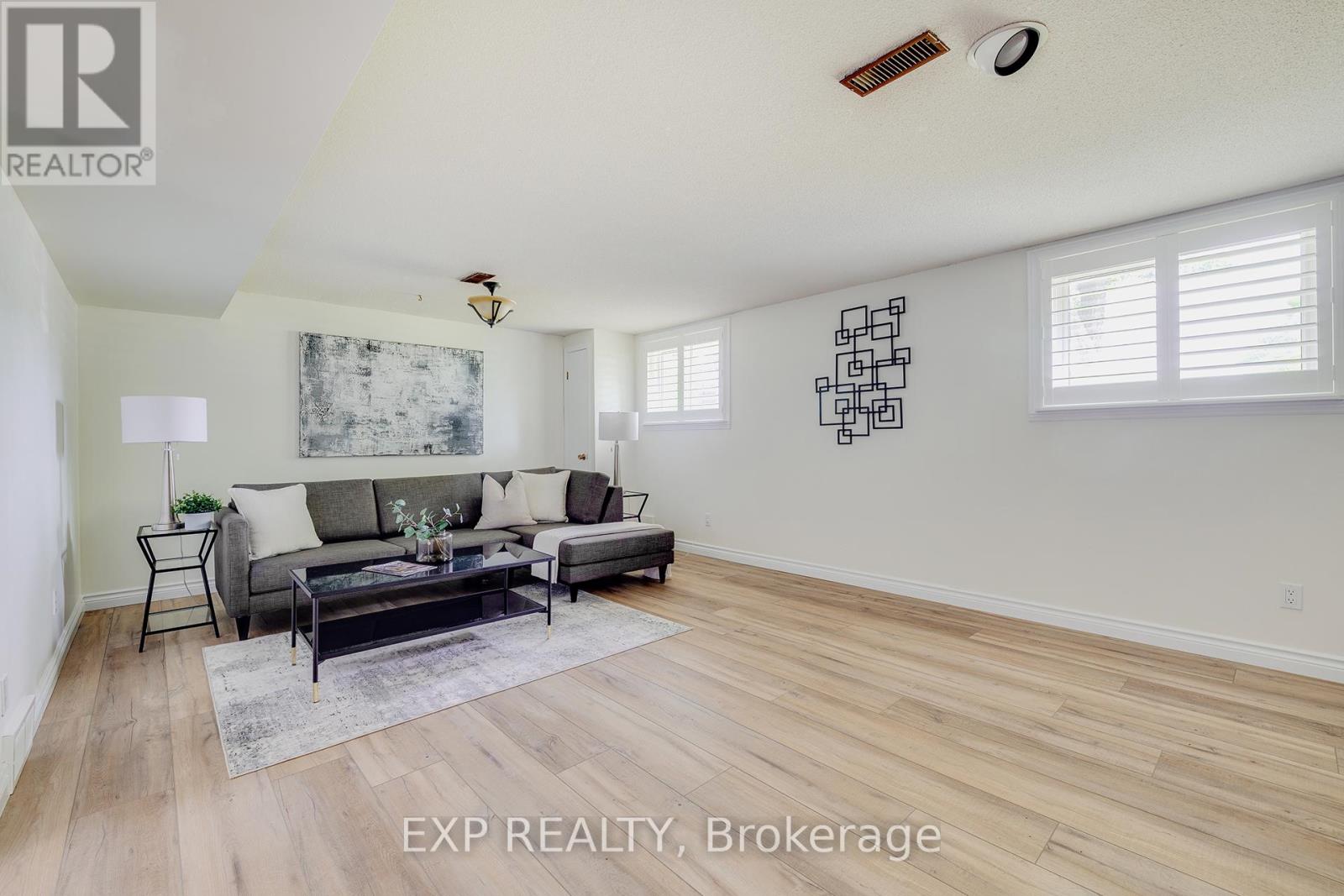 Photo 17 of 15 Laguna Crescent, St Catharines ON