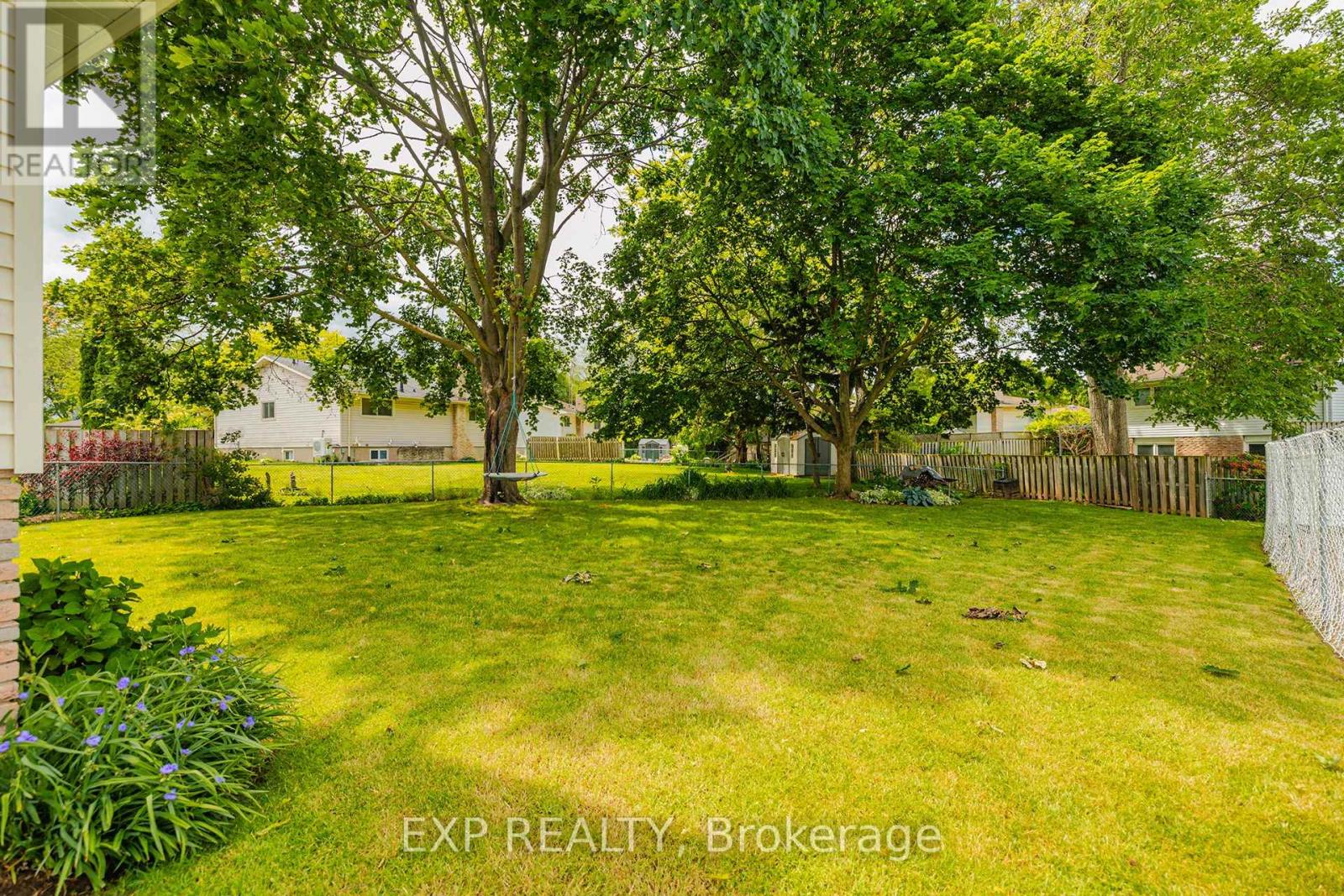 Photo 25 of 15 Laguna Crescent, St Catharines ON