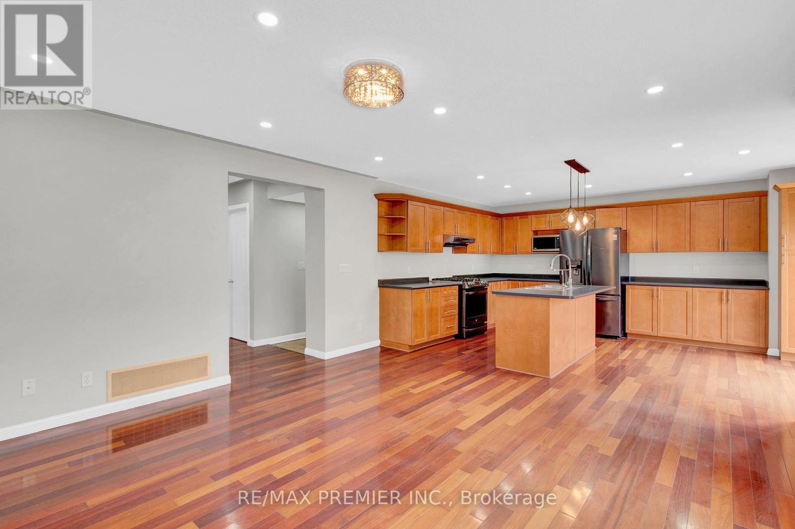 Photo 26 of 215 Garth Massey Drive, Cambridge ON