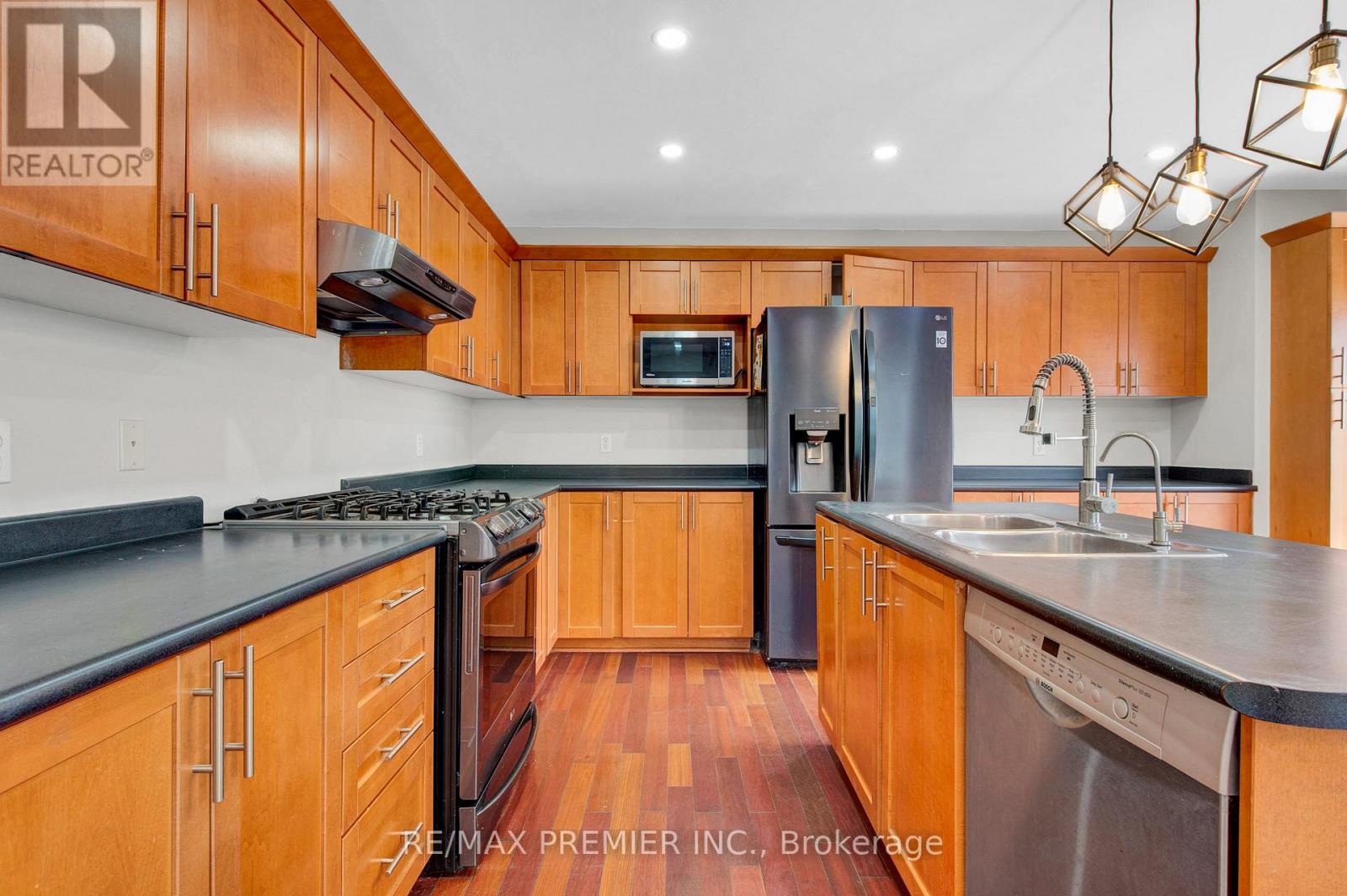 Photo 8 of 215 Garth Massey Drive, Cambridge ON