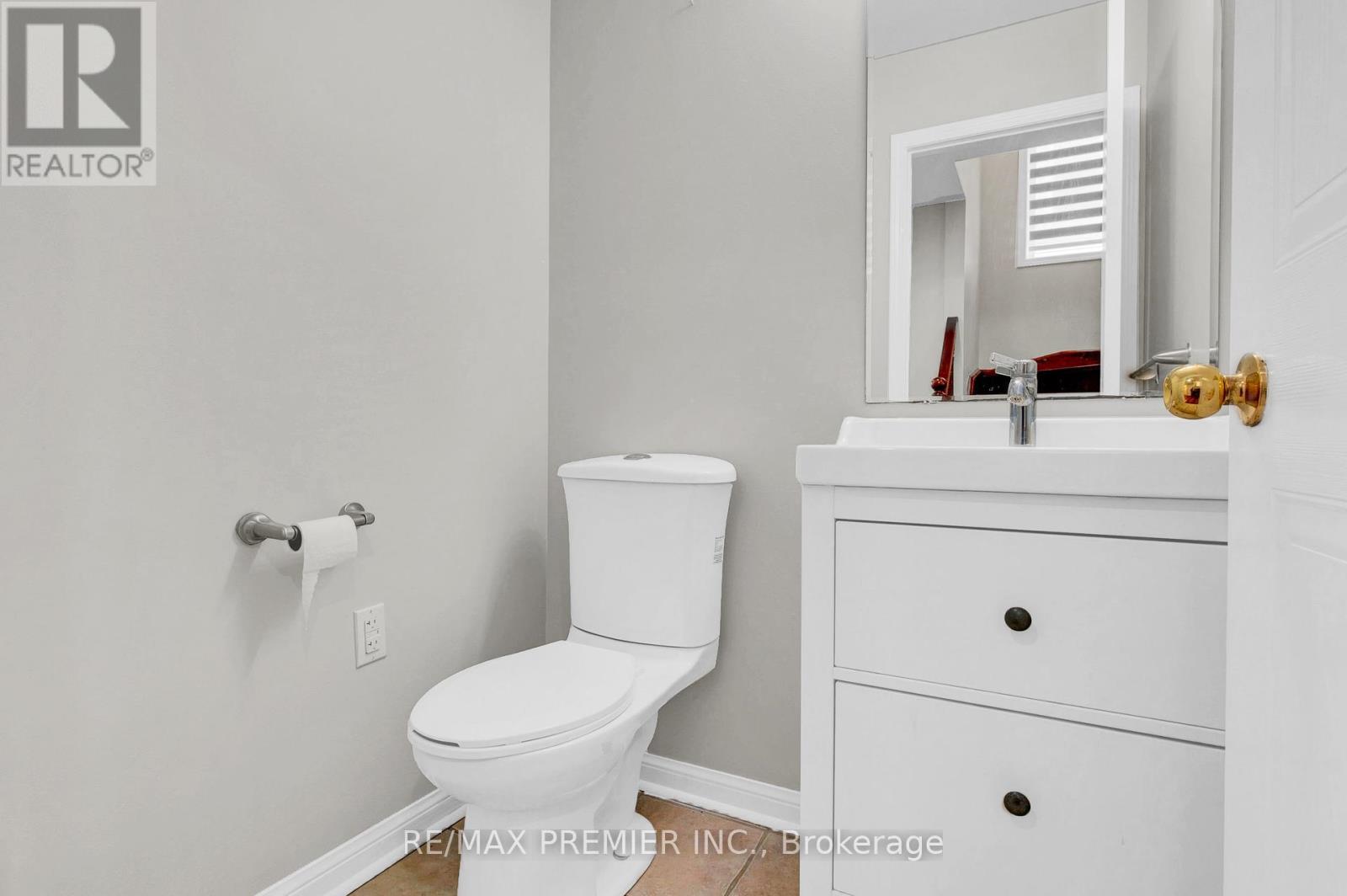 Photo 4 of 215 Garth Massey Drive, Cambridge ON