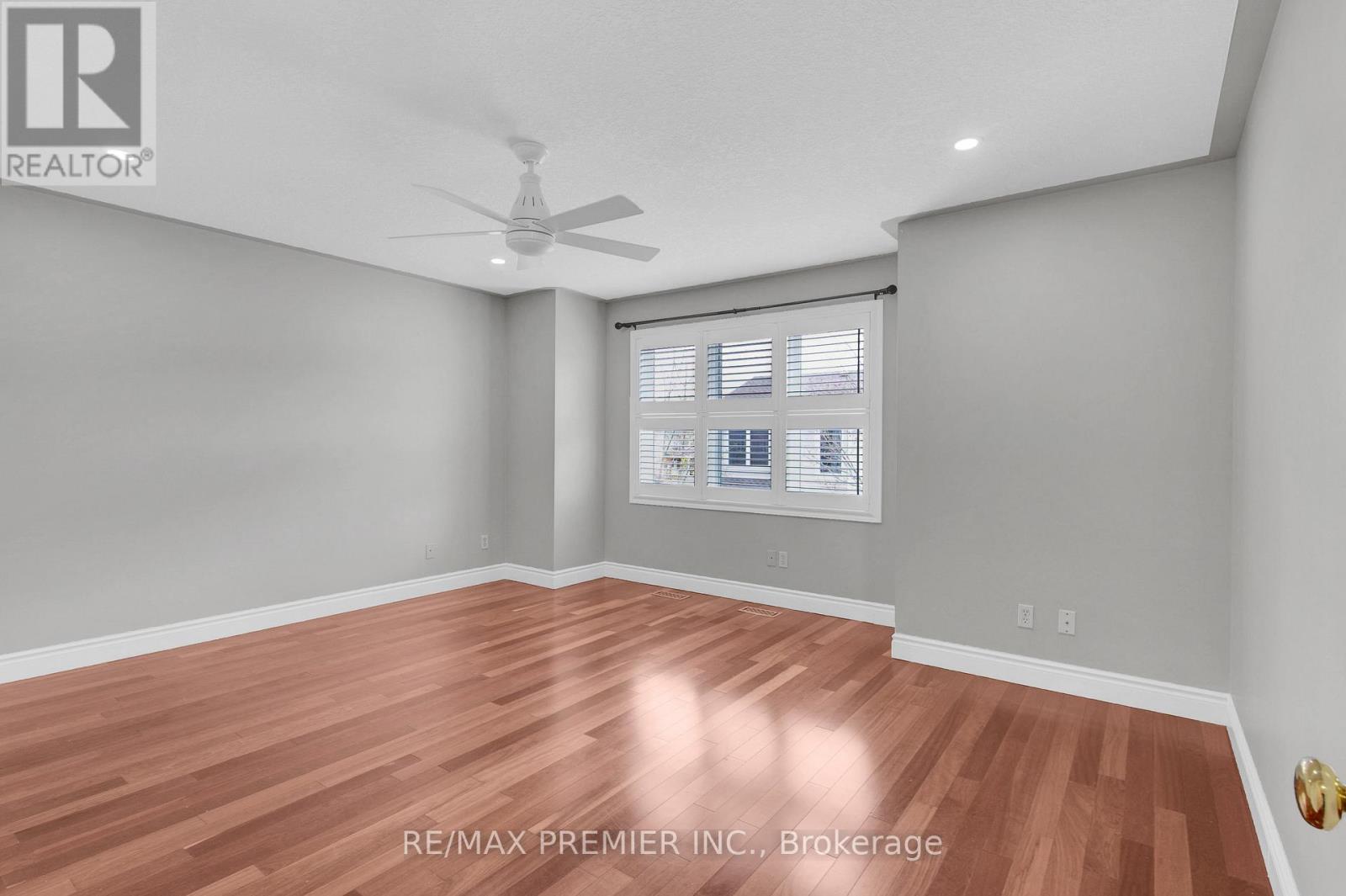 Photo 9 of 215 Garth Massey Drive, Cambridge ON